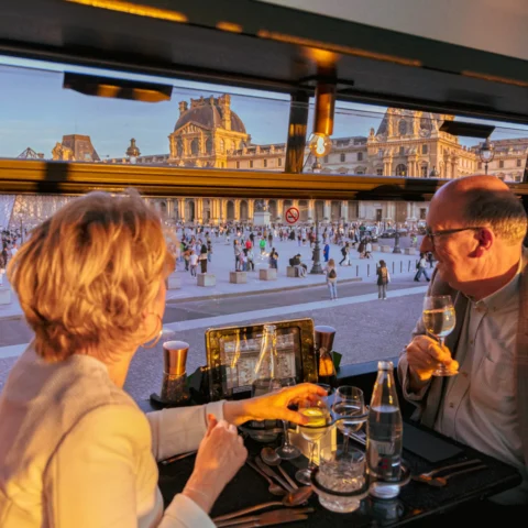 bus tour Paris France